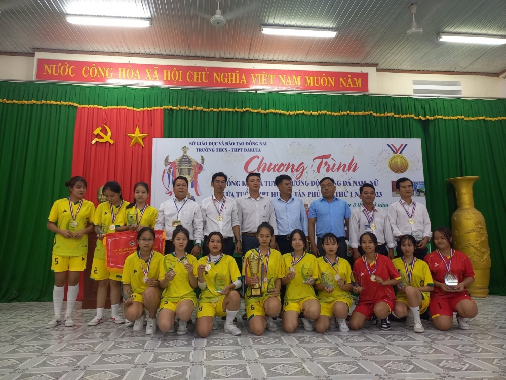 Chương trình tổng kết và tuyên dương đội bóng đá nam, nữ lứa tuổi Trường THCS Nguyễn Duy Hiệu lần thứ 1 năm 2023