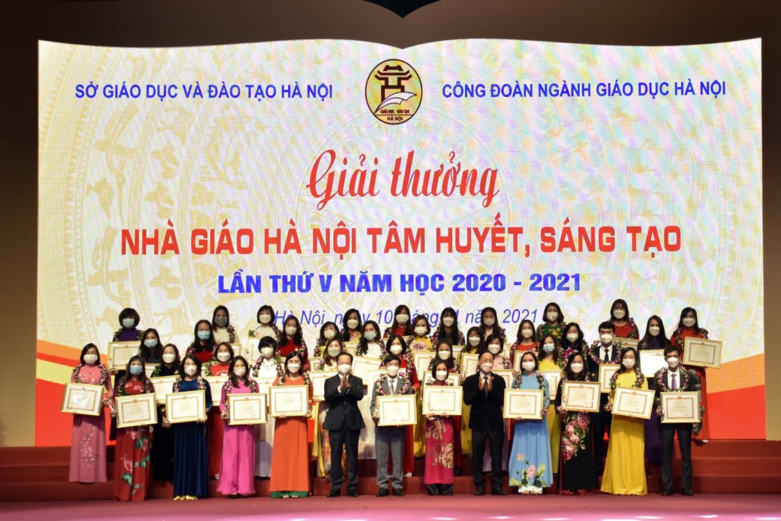 Chúc mừng cô giáo Phạm Thị Thu Hường nhận giải thưởng "Nhà giáo Hà Nội tâm huyết, sáng tạo" lần thứ 5 năm học 2020-2021